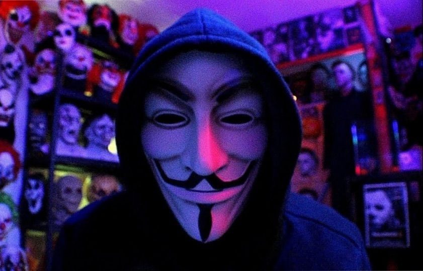PIN–UP  MASK UP: How The Guy Fawkes Mask Became One Of The Most